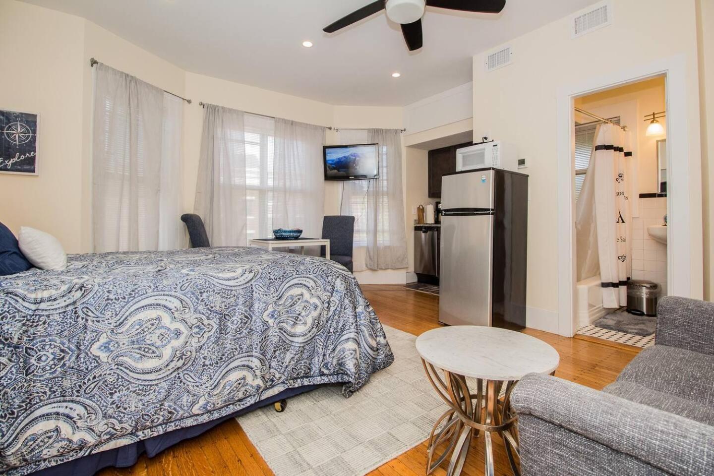 Holiday home Renovated, Sunny, Spacious In Boston