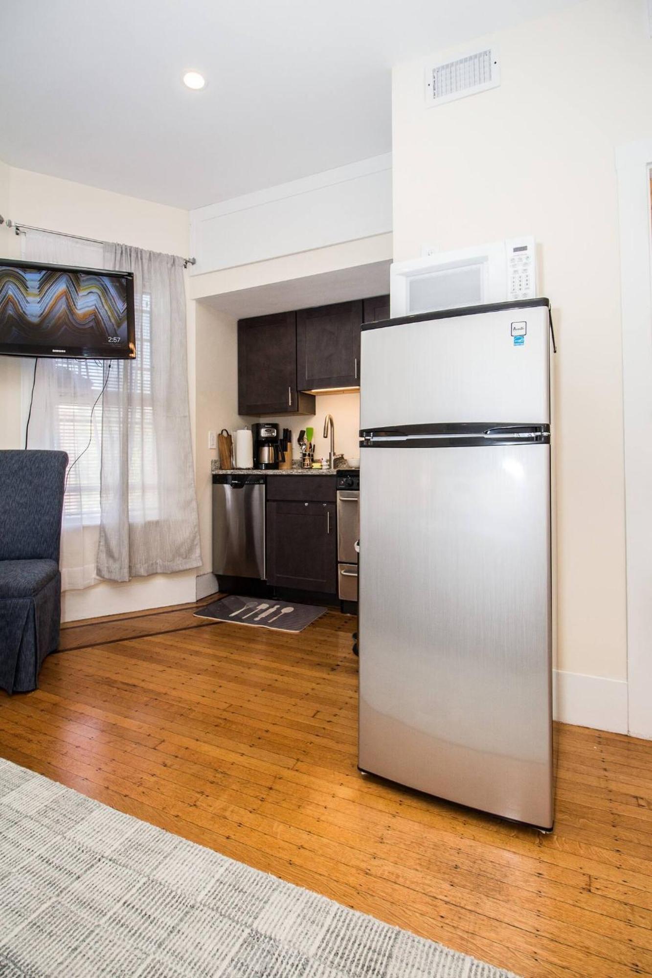 Renovated, Sunny, Spacious In Boston
