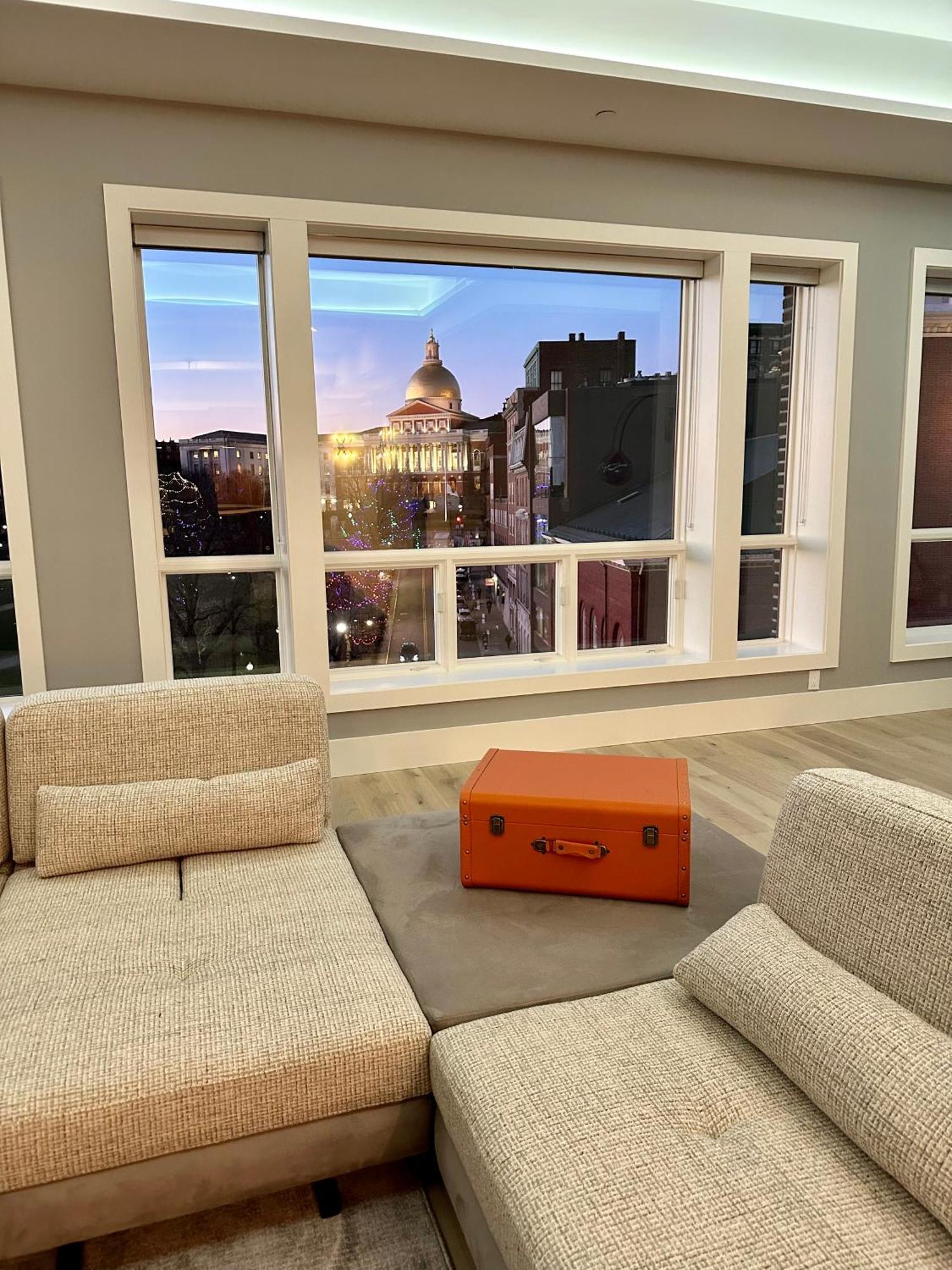 The Monty Apartment *