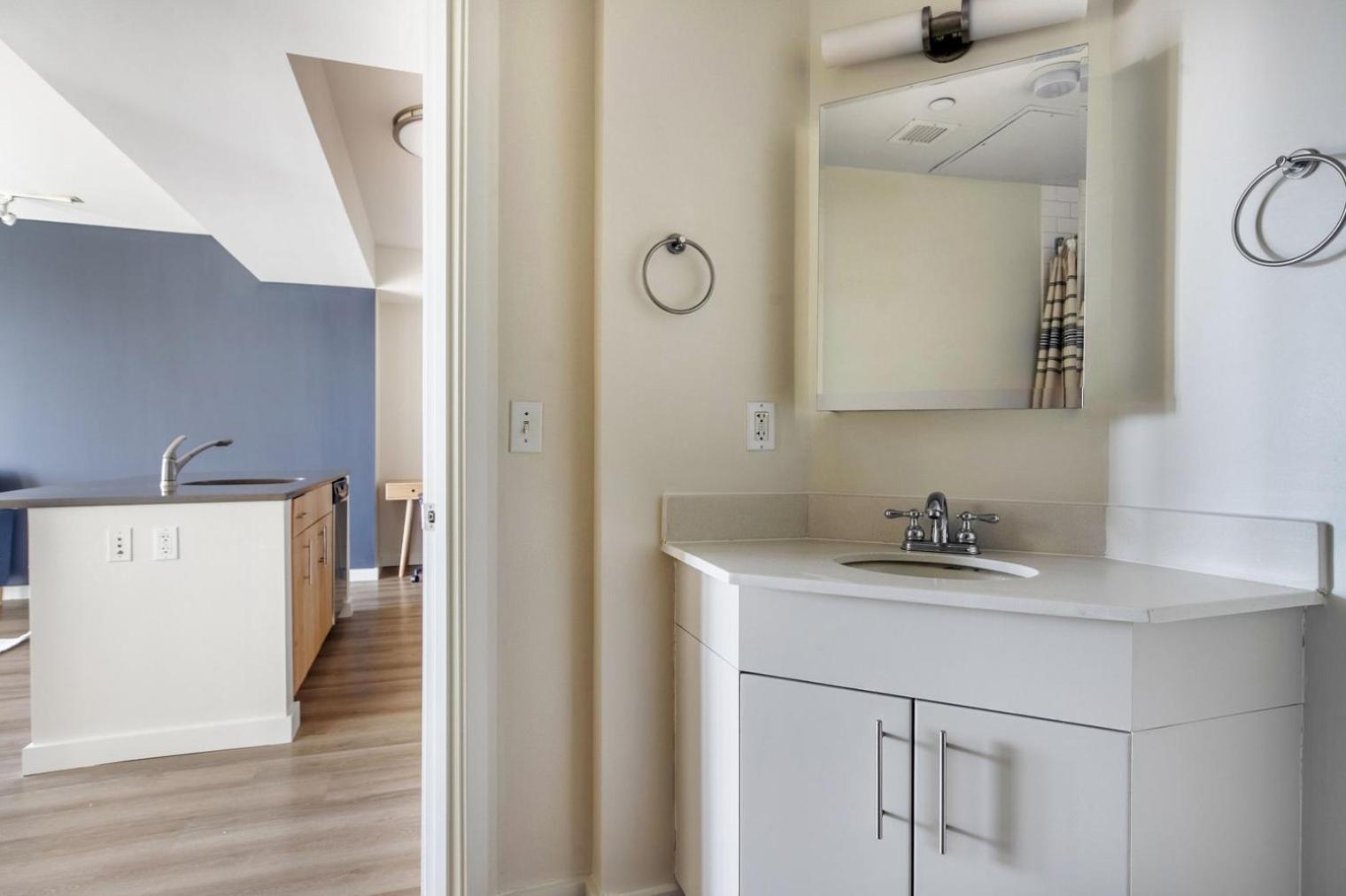 East Cambridge 1br W Gym Wd Near T Stop Bos-958