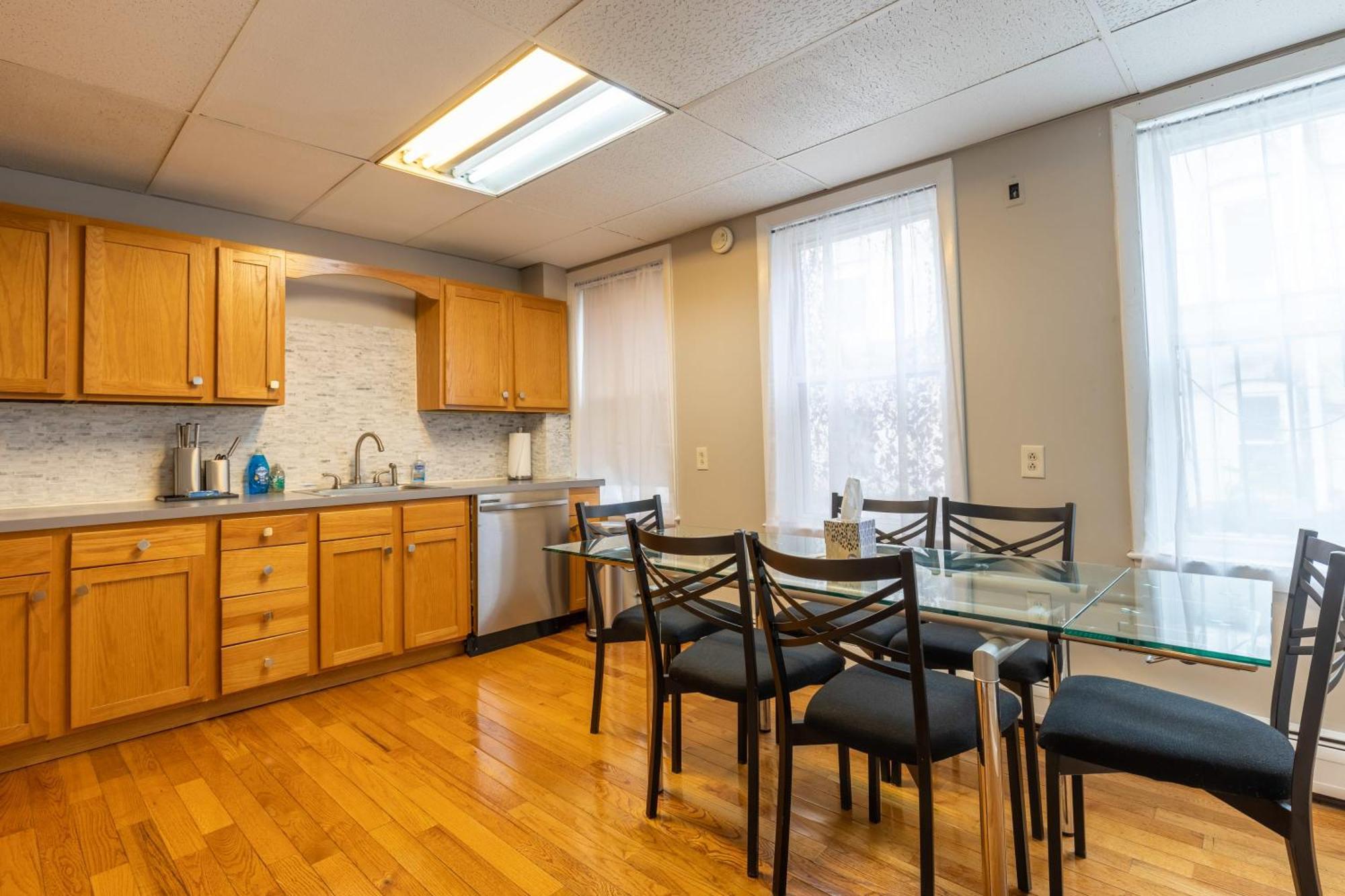 3 Bed 1 Bath In Historic Building * Boston