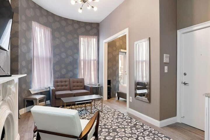 Apartment 1-31 Excellent Location, Walk Everywhere Sleeps 3 *