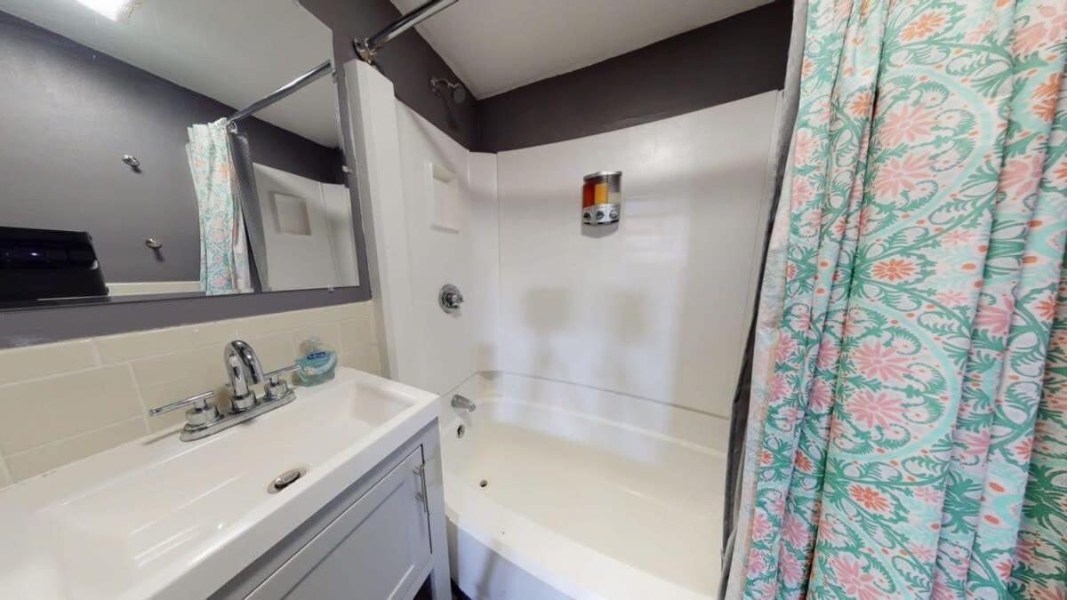 Apartment Lower Level In Hip Bay Village Boston