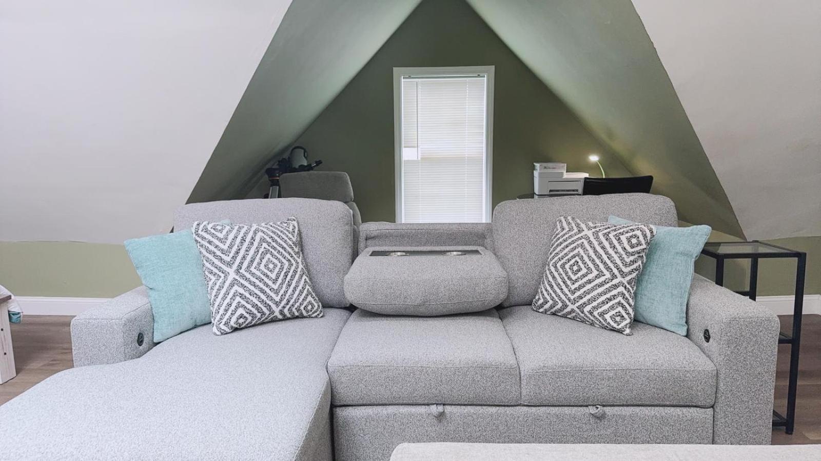 Large Studio Open Concept In Zoo Franklin Park Near Boston