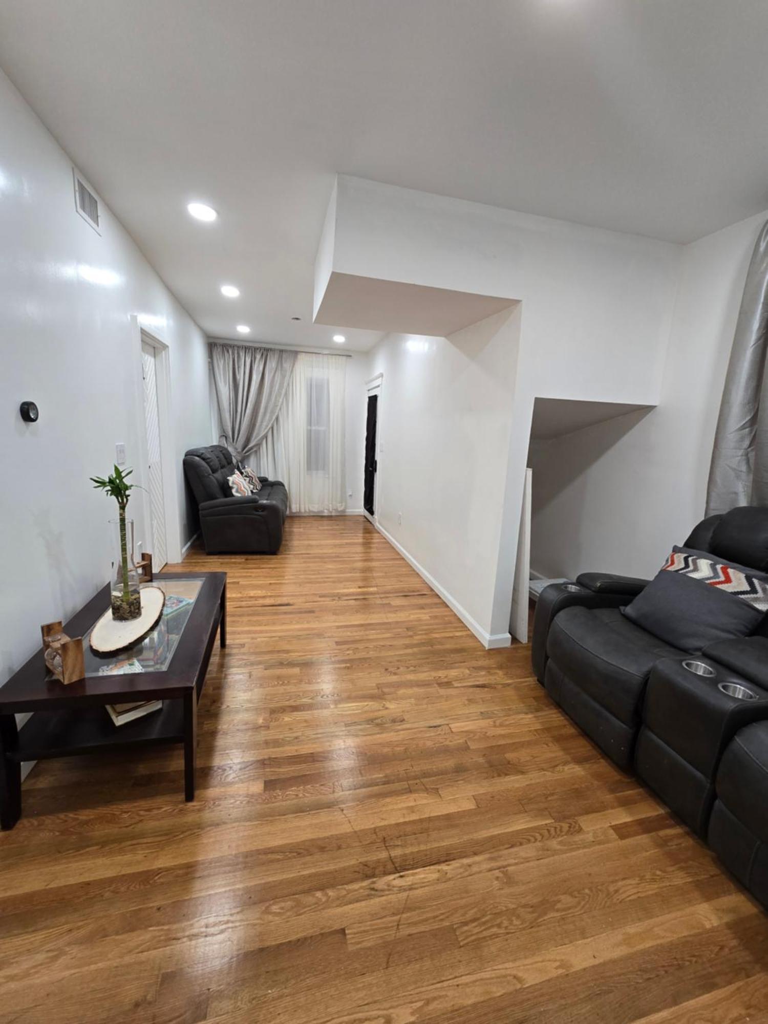 Beautiful Bedroom - New Renovation Homestay Boston