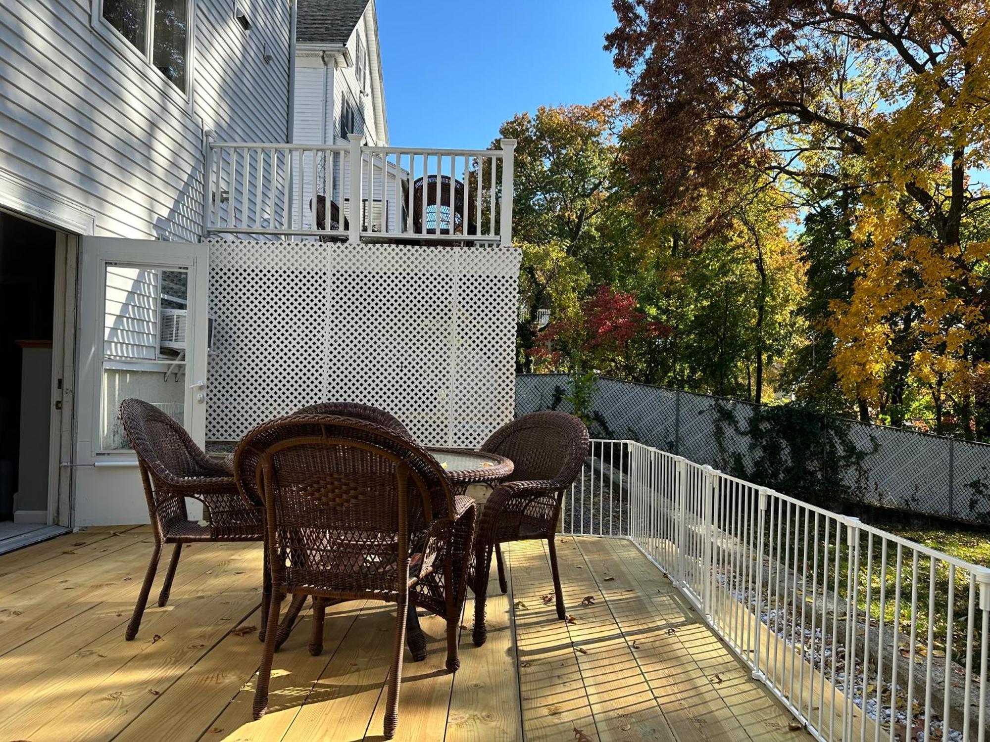 In Single Family House - Suburban Neighborhood In Homestay Boston