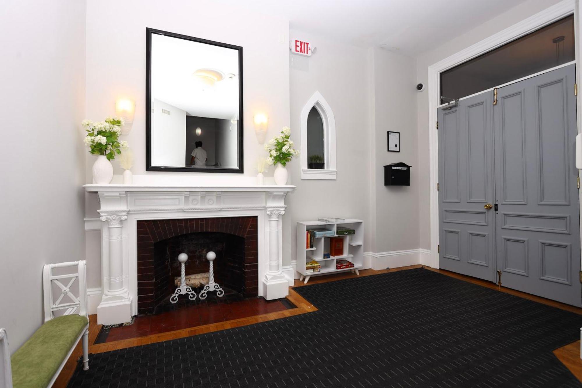 Cozy & Stylish Newbury Street Studio, #9 Apartment *