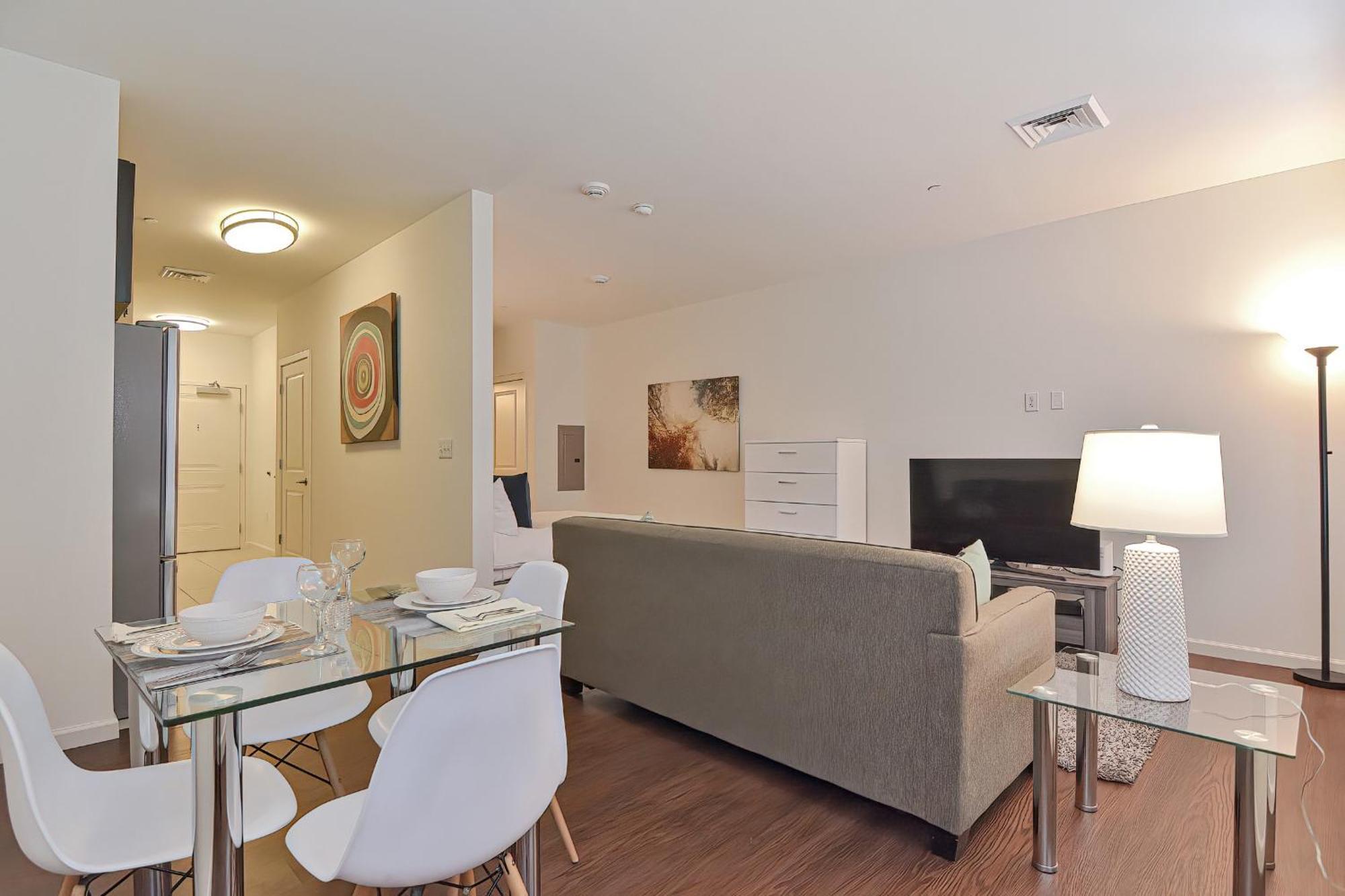 Global Luxury East Apartment
