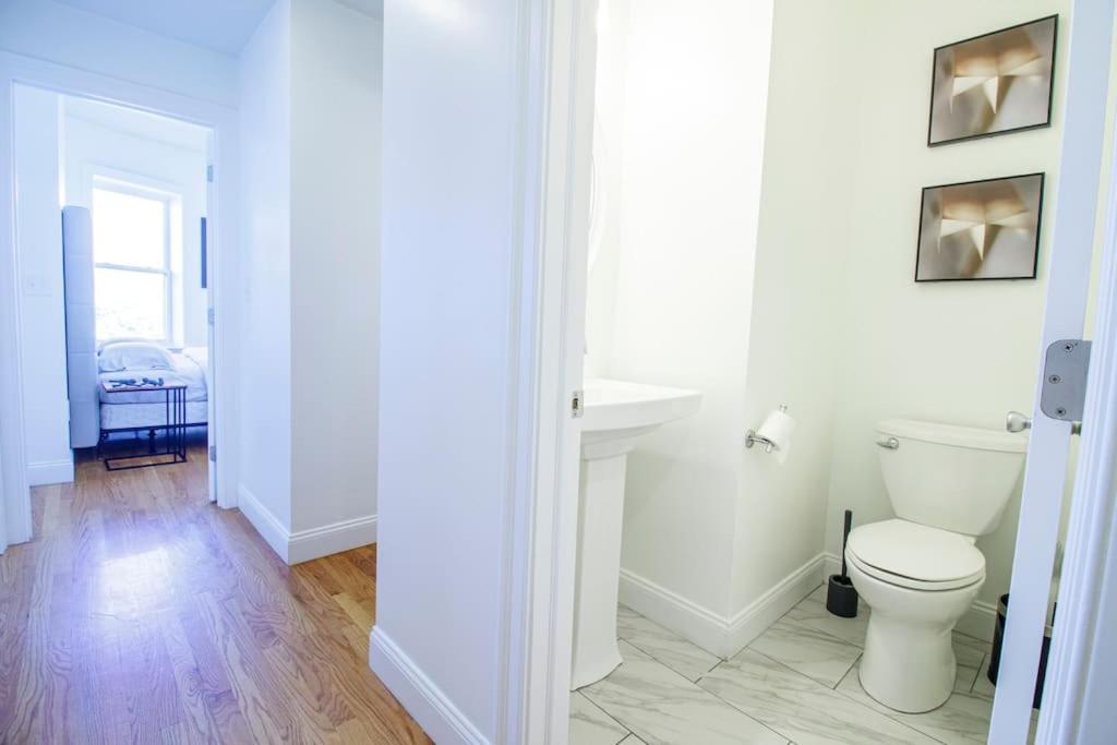 4br 1,5bh Sunny Apt In Roxbury *