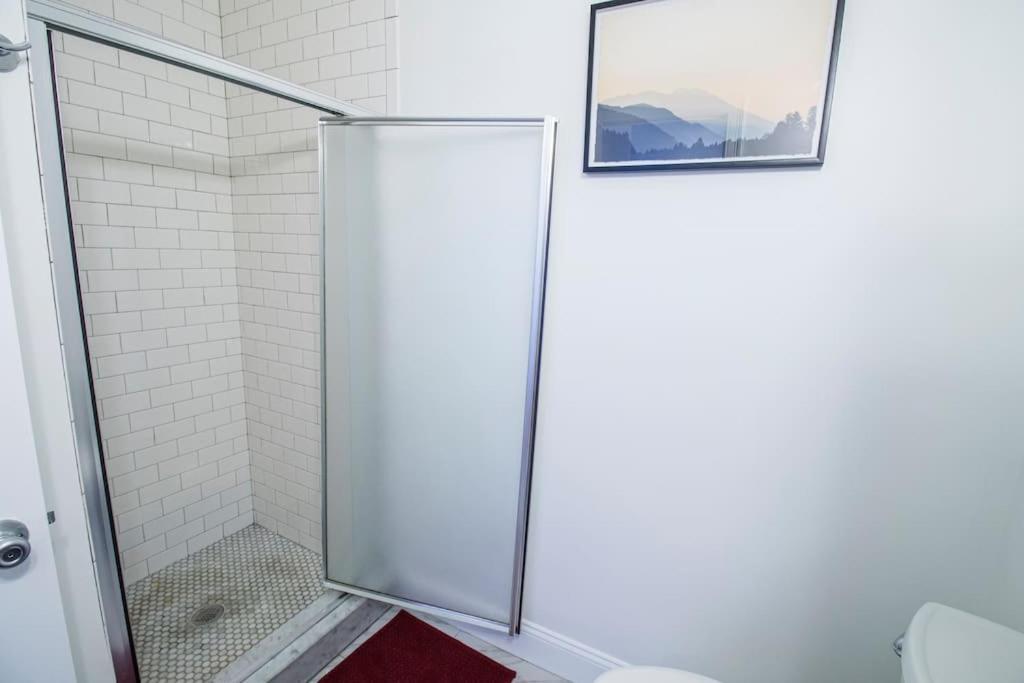 4br 1,5bh Sunny Apt In Roxbury Apartment