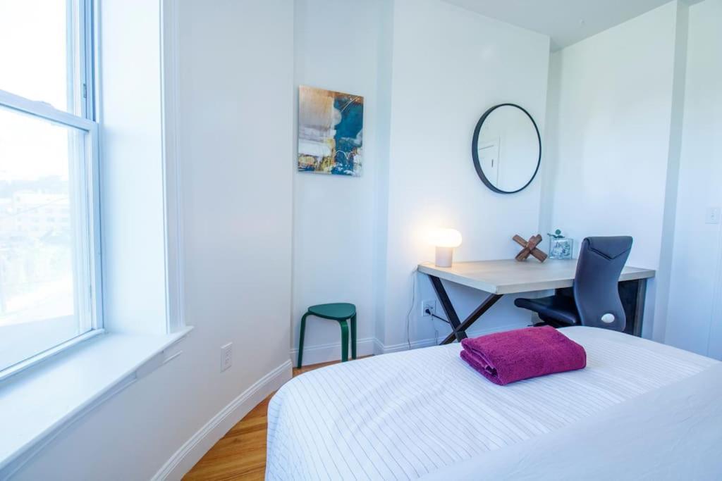4br 1,5bh Sunny Apt In Roxbury *