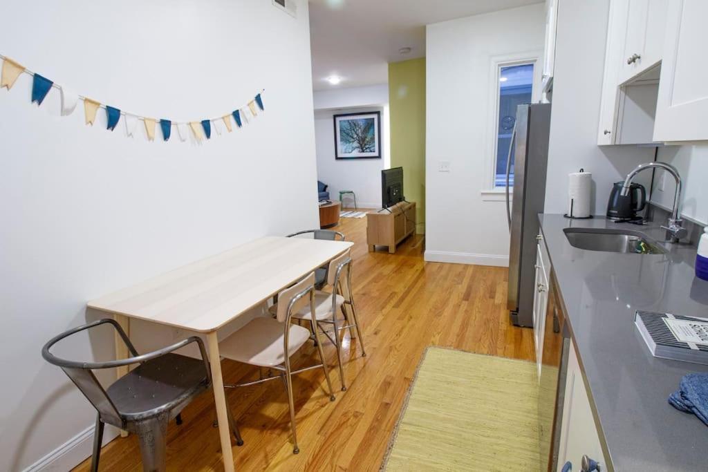 4br 1,5bh Sunny Apt In Roxbury Apartment Boston