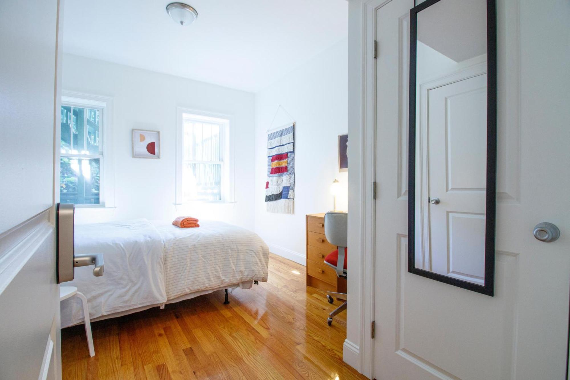 4br 1,5bh Sunny Apt In Roxbury Apartment Boston