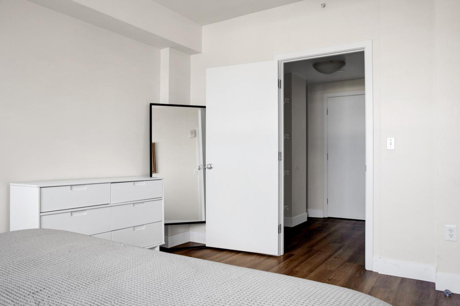 E Cambridge 2b2b W Wd Gym Steps From T Bos-520 Boston