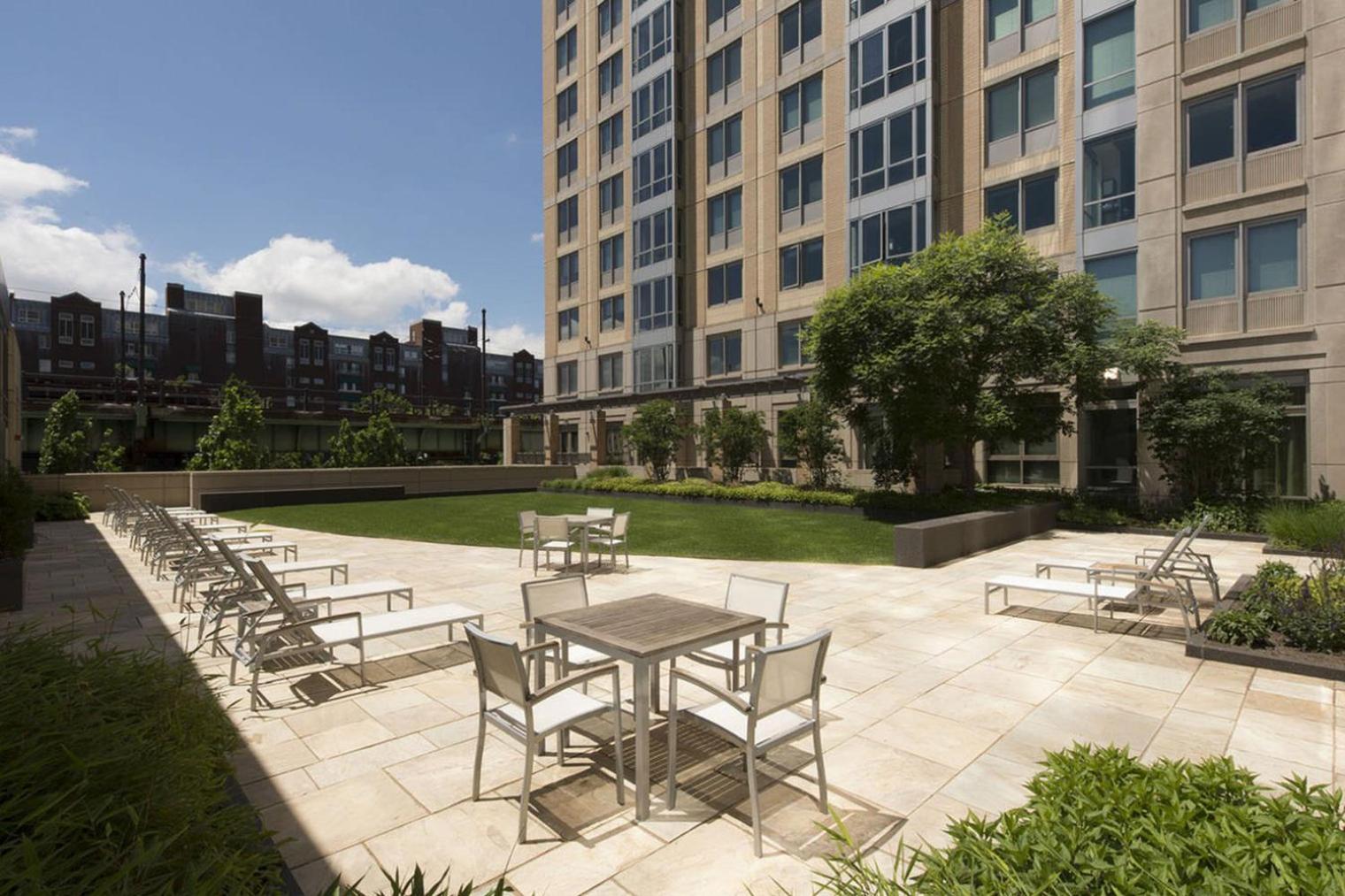 E Cambridge 2b2b W Wd Gym Steps From T Bos-520