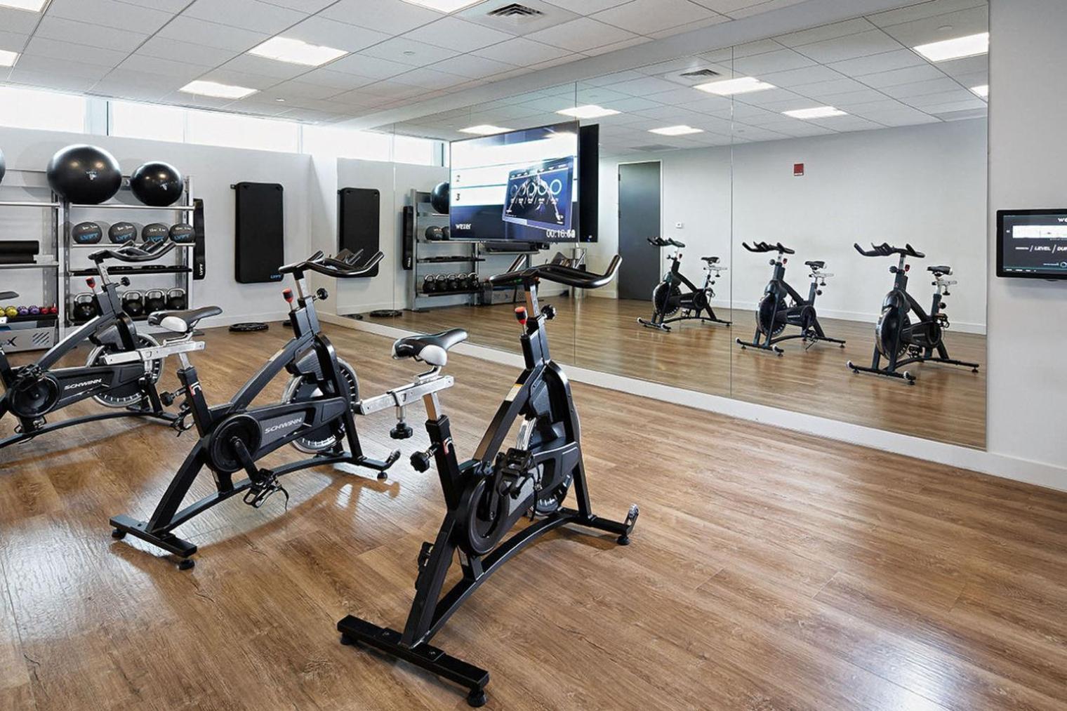 E Cambridge 2b2b W Wd Gym Steps From T Bos-520 Apartment *