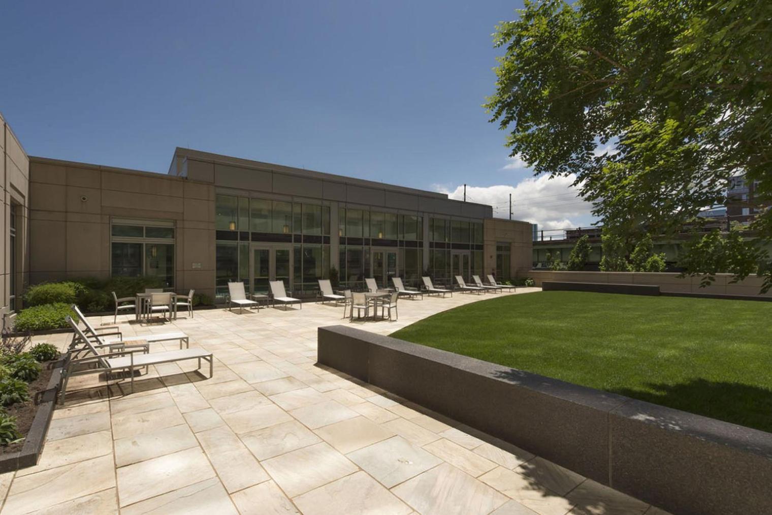 E Cambridge 2b2b W Wd Gym Steps From T Bos-520 Boston