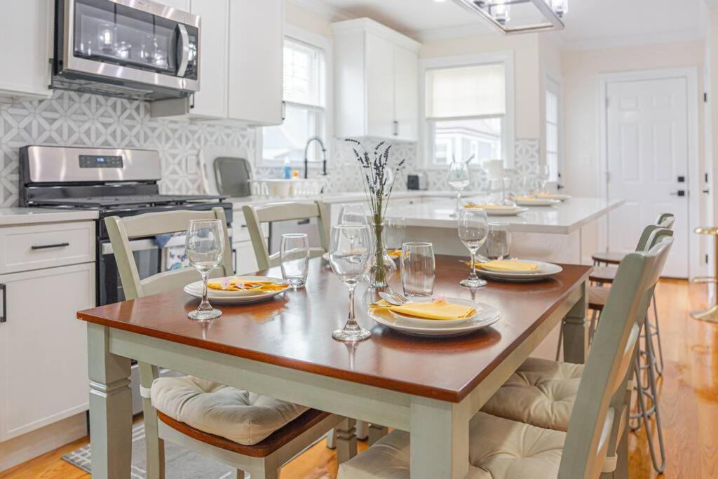 80-2 4br - Bright Family Near Asian Supermarket Apartment Boston