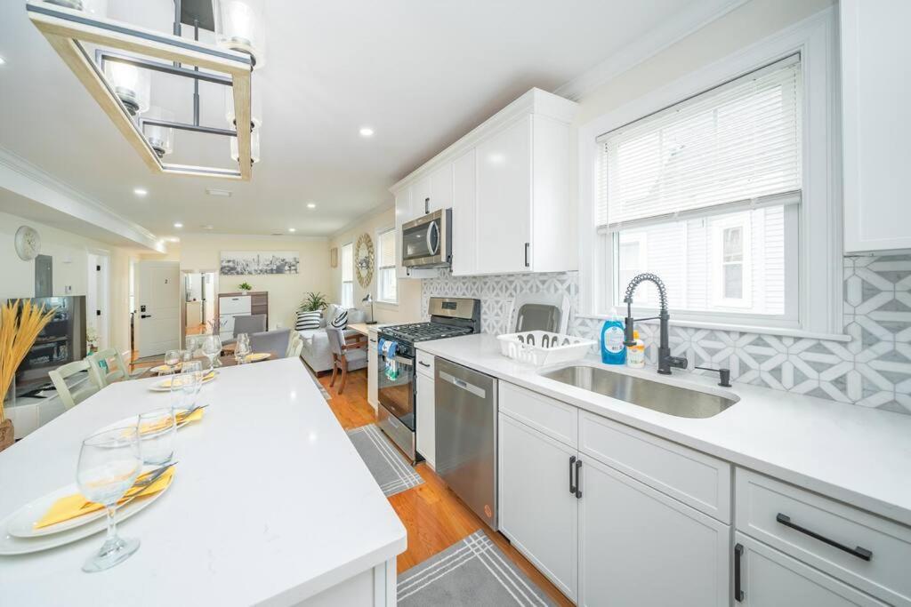 80-2 4br - Bright Family Near Asian Supermarket Apartment *