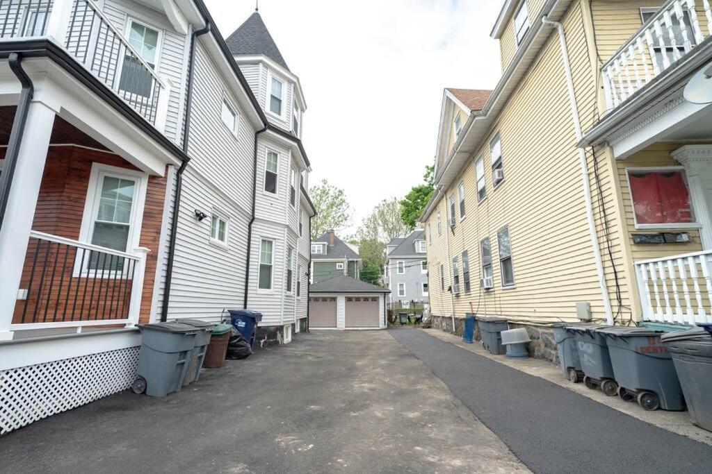 80-2 4br - Bright Family Near Asian Supermarket Apartment Boston