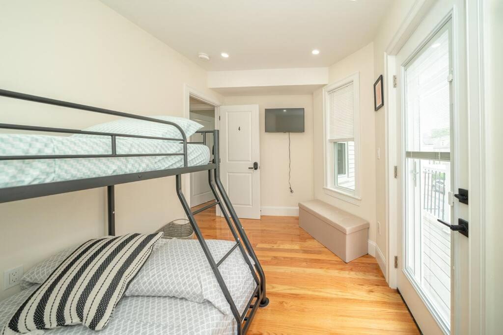 80-2 4br - Bright Family Near Asian Supermarket * Boston