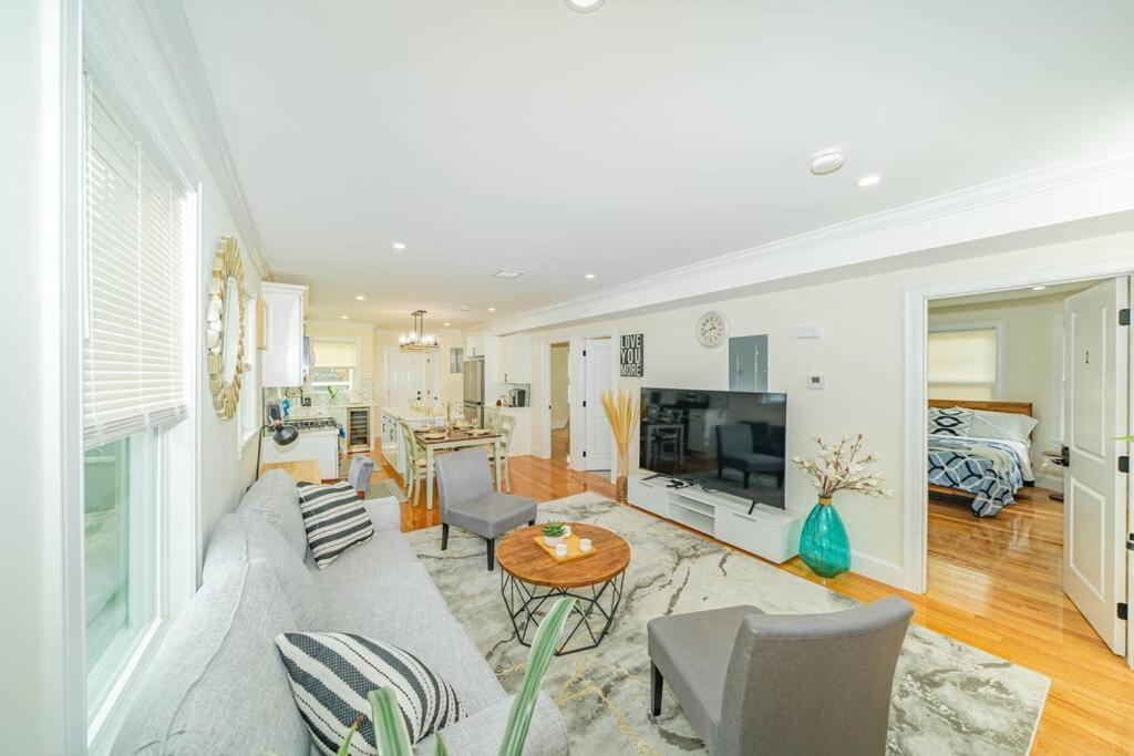 80-2 4br - Bright Family Near Asian Supermarket Boston