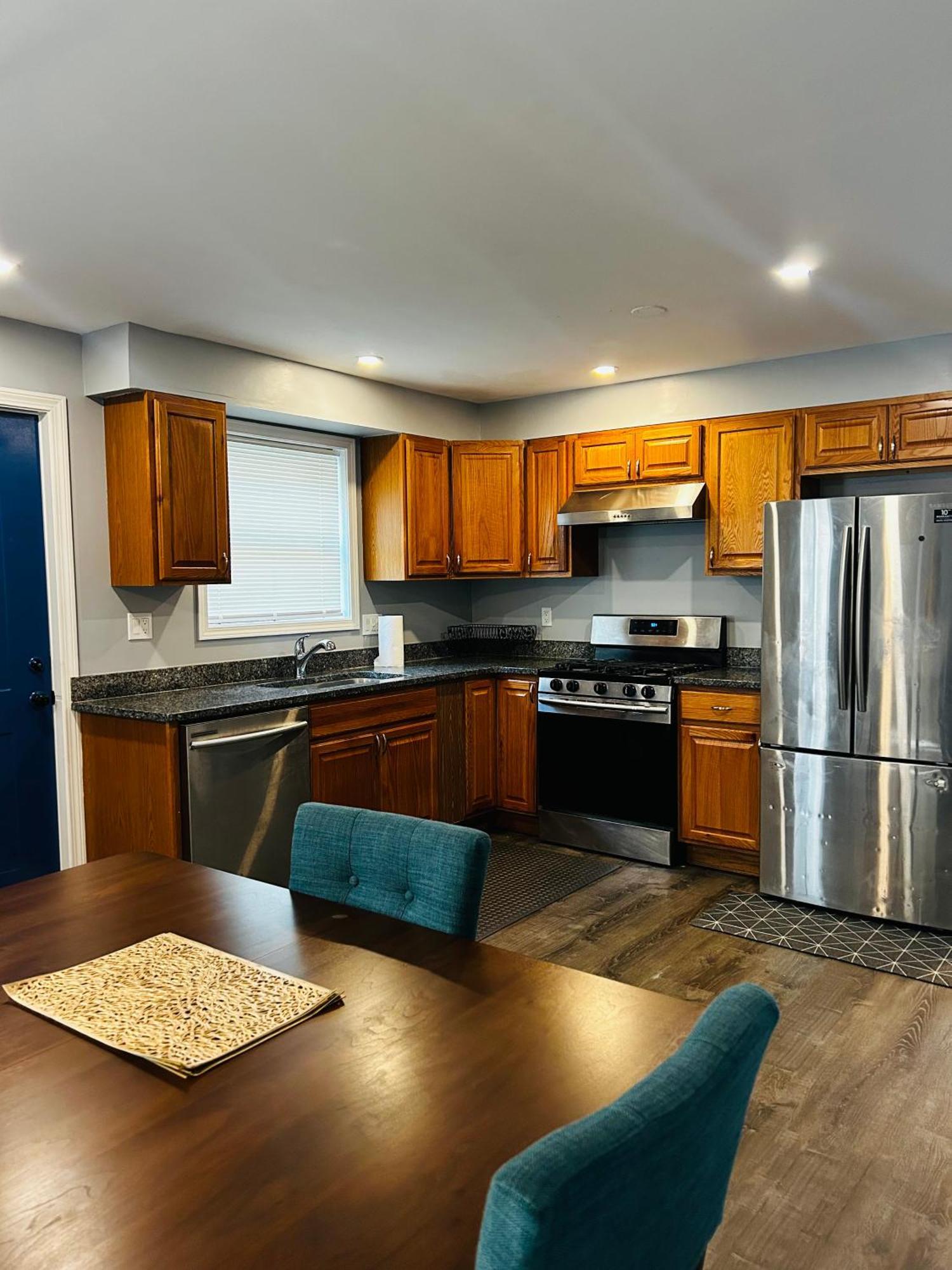 Apartment Cozy And Comfortable Away From *
