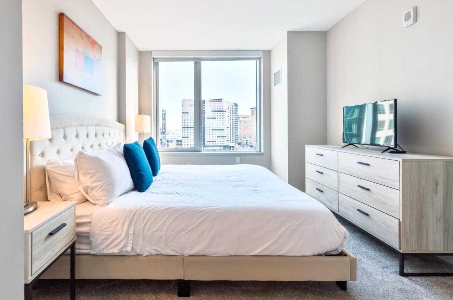 Private Downtown Near Harbor - Via-719 *