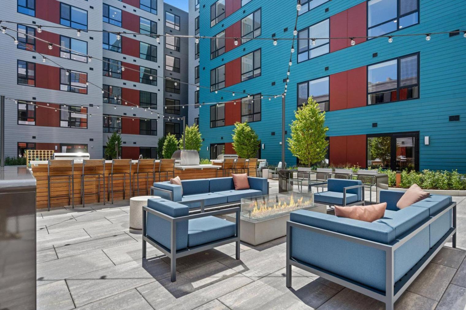 Blueground Revere Gym Pool Wd Lounge Bos-1101