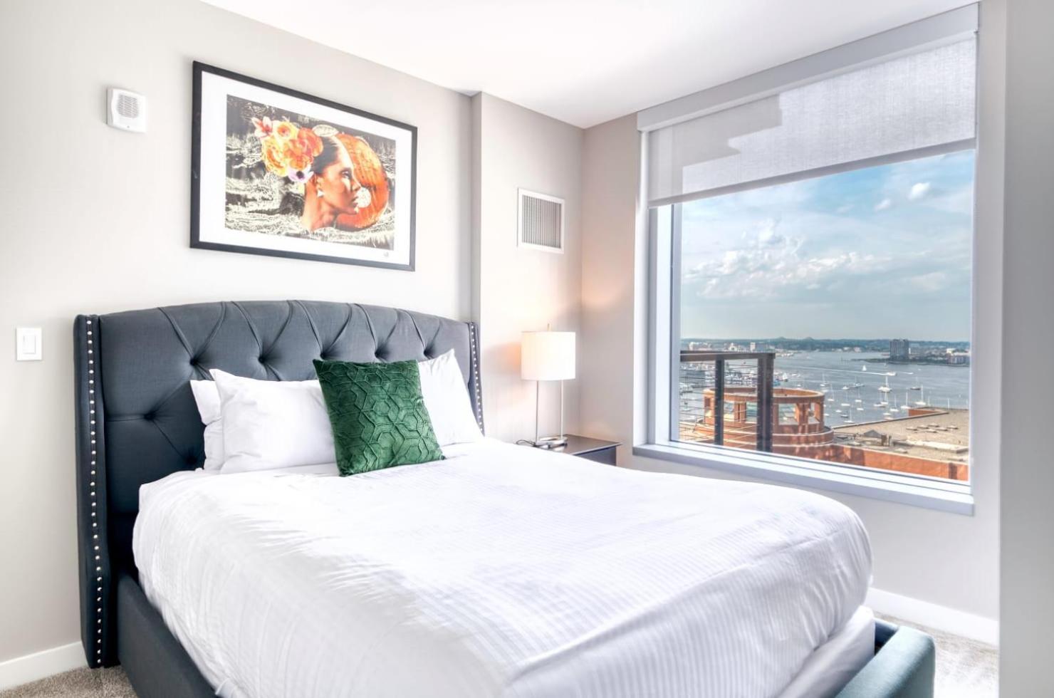 Luxury With Gym In Seaport - Via-1512 *