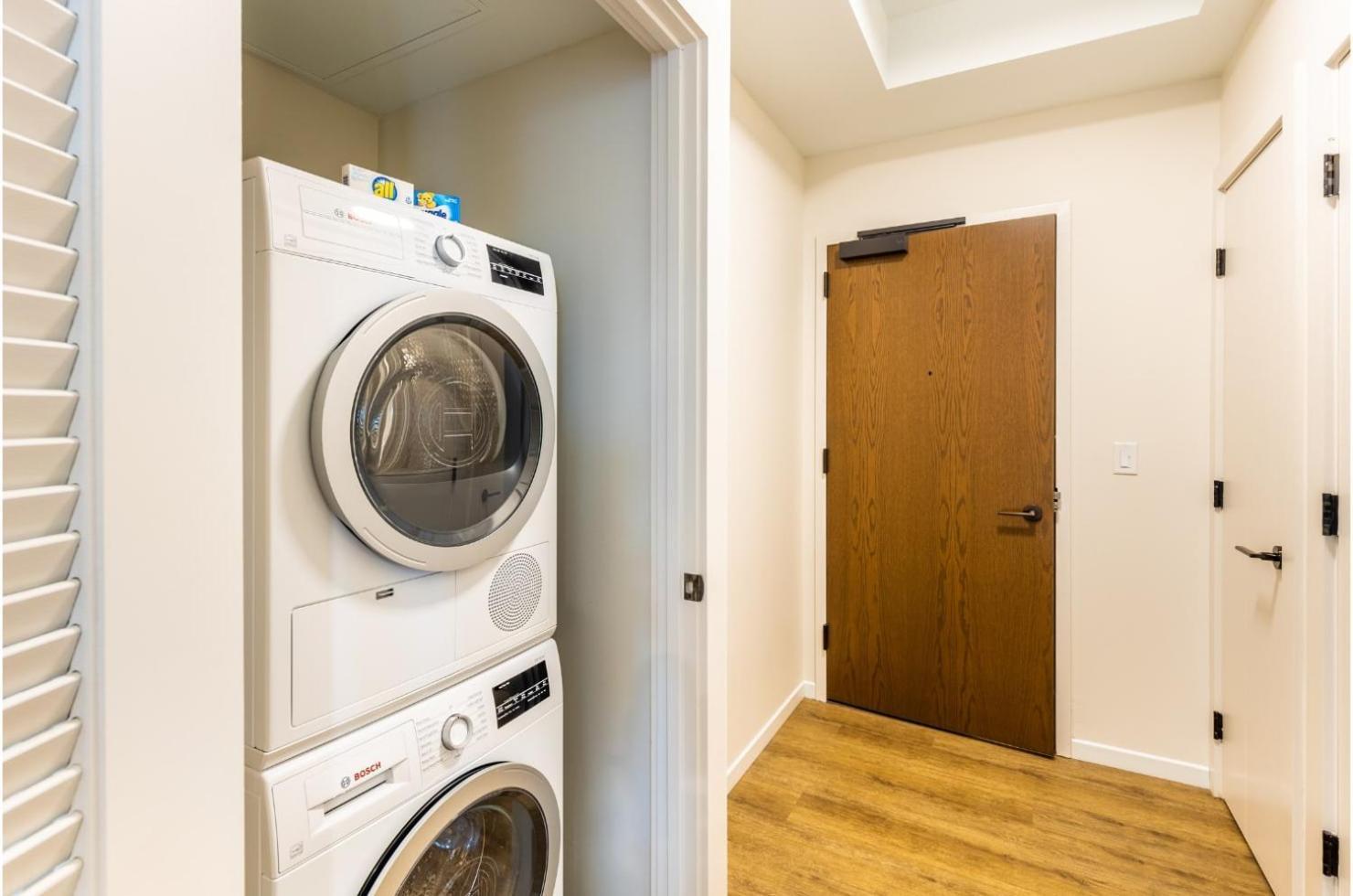 Apartment With Den In Downtown Seaport - Alx-1507 *