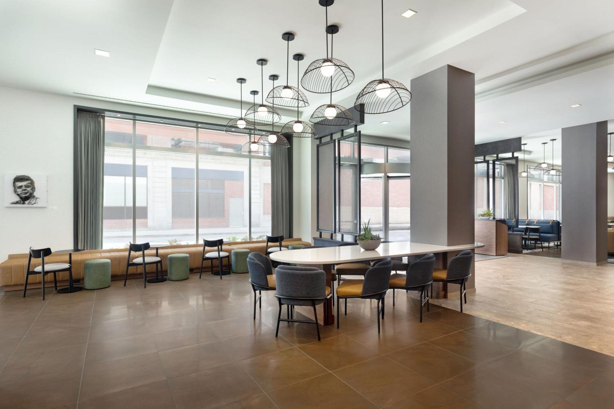 Hotel By Marriott Back Bay/fenway 3*