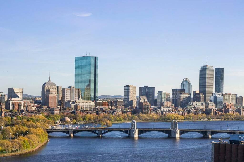 Tranquil 2 Bedroom 2ba With Stunning Views * Boston