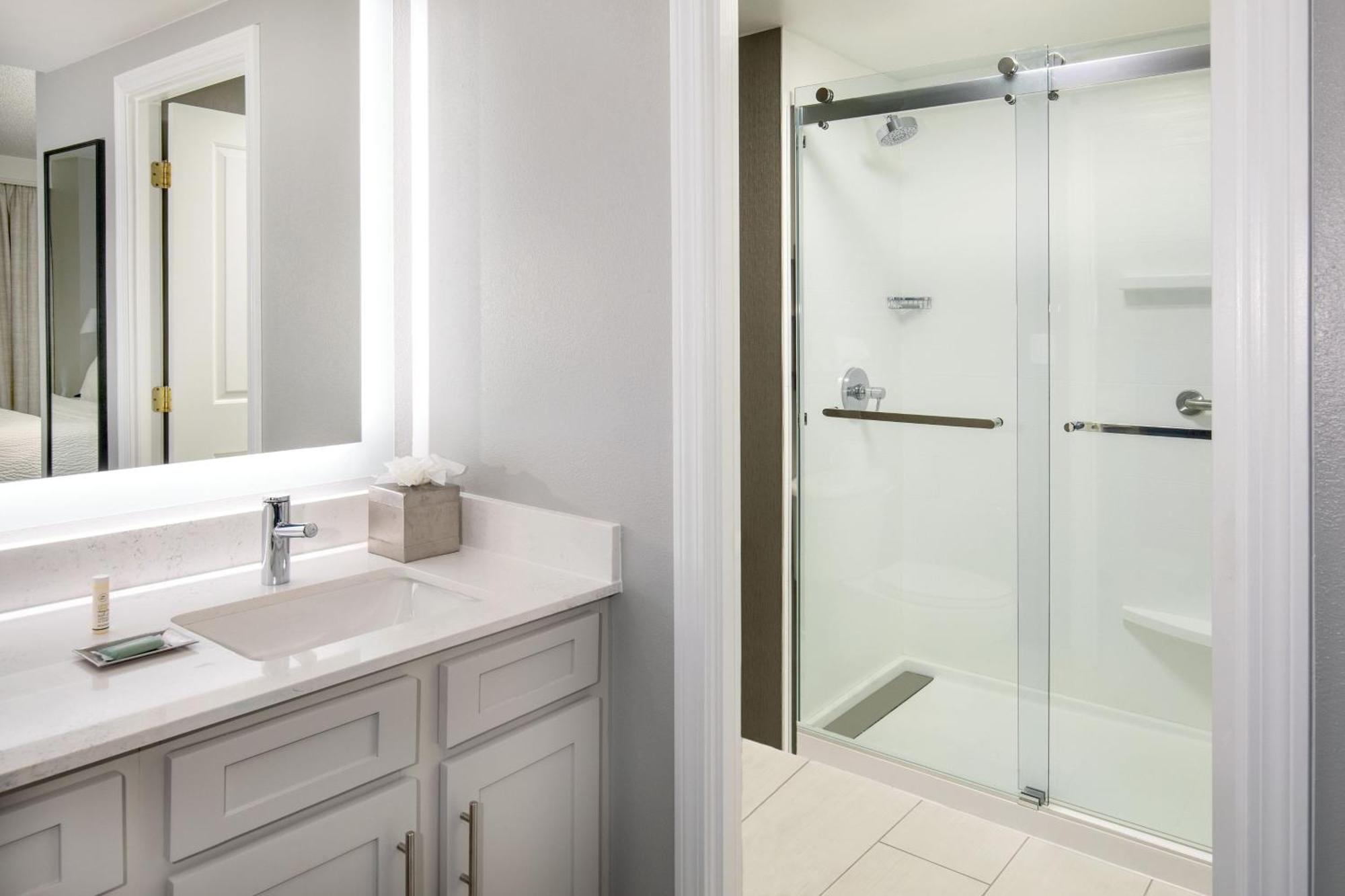Hotel By Marriott Harbor On Tudor Wharf 3*