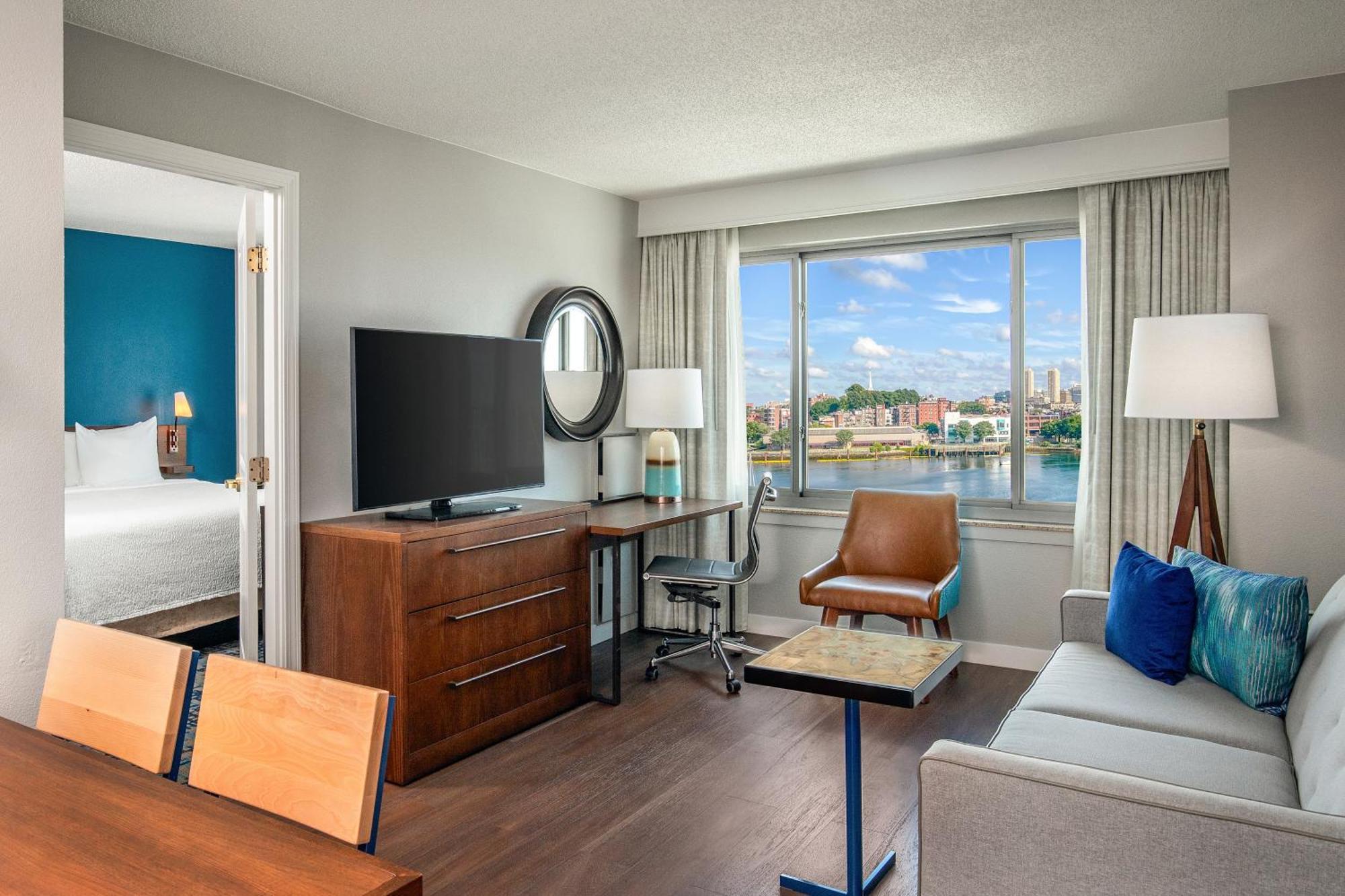 Hotel By Marriott Harbor On Tudor Wharf Boston