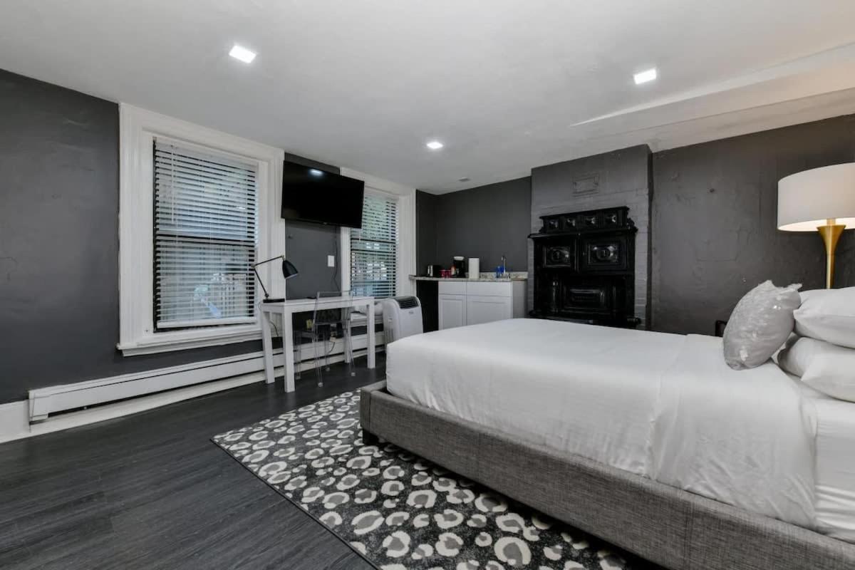 Centrally Located In Boston's Bay Boston