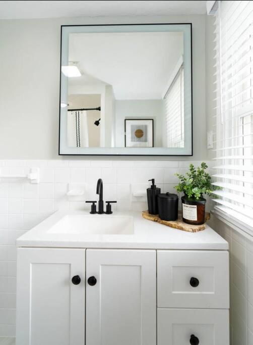 Modern Single Family Minutes From Hill Holiday home Boston