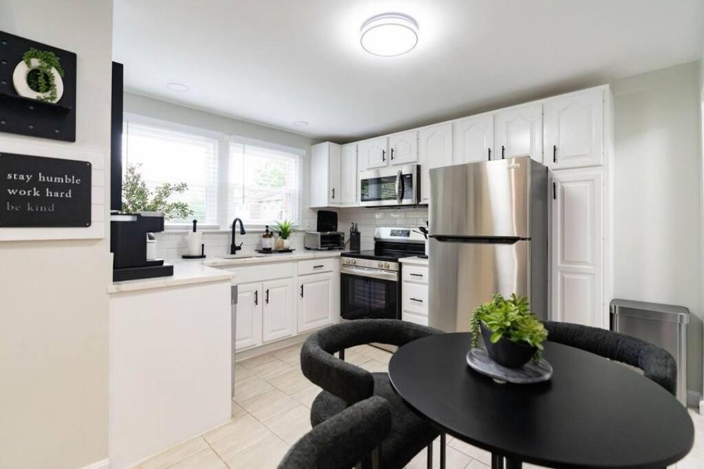 Holiday home Modern Single Family Minutes From Hill *