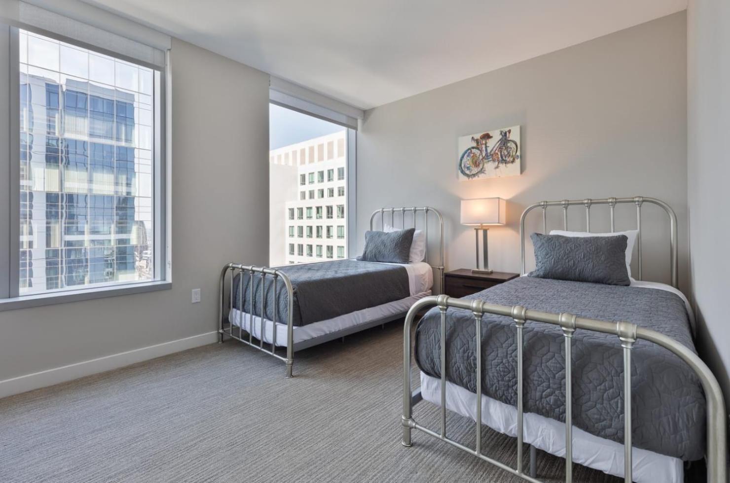 Luxury With Balcony In Seaport - Via-1524 *