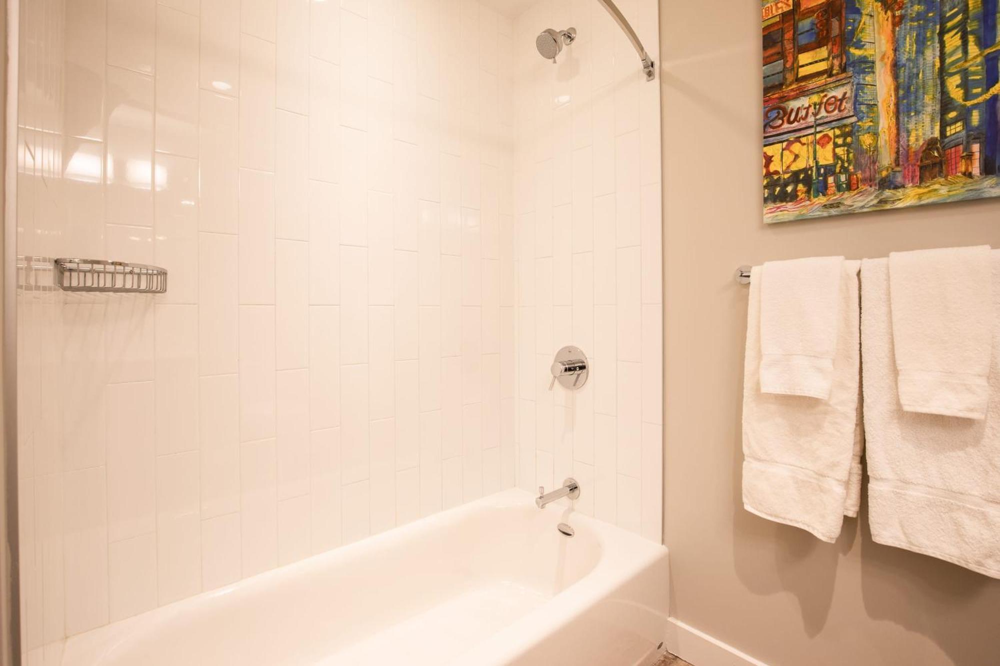 Luxury With Balcony In Seaport - Via-1524 Apartment