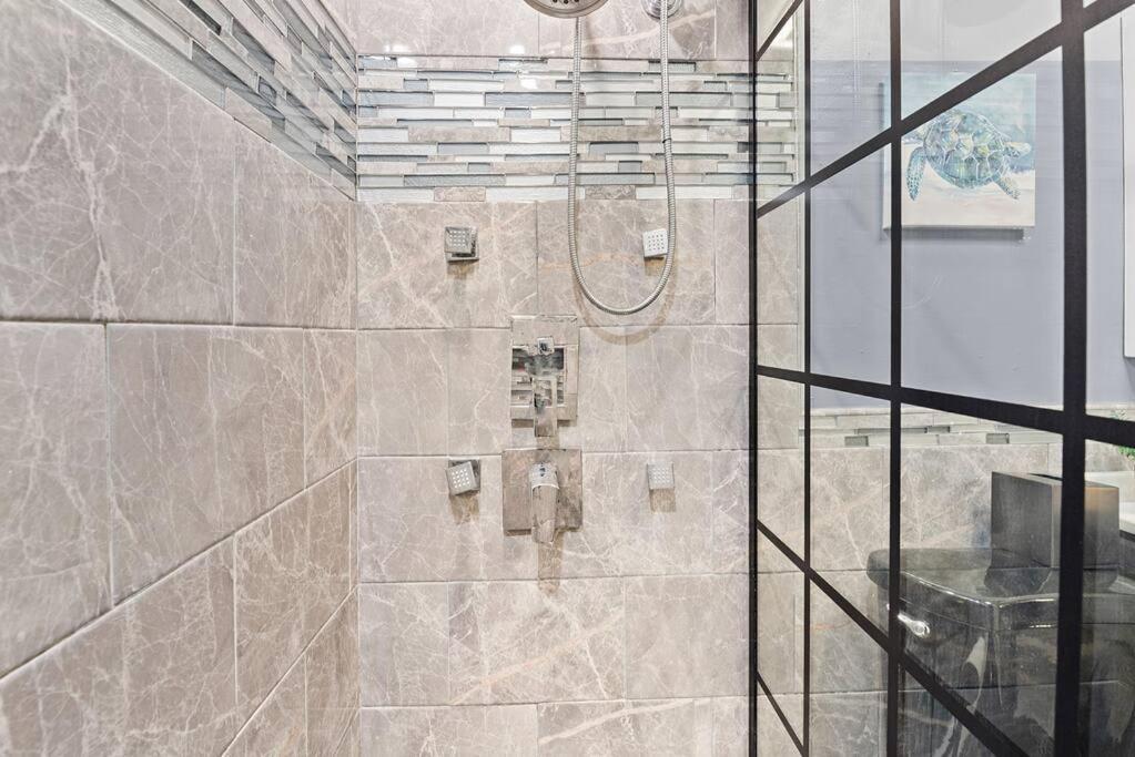 Luxe And Spacious 3bd 2ba W Free Parking *