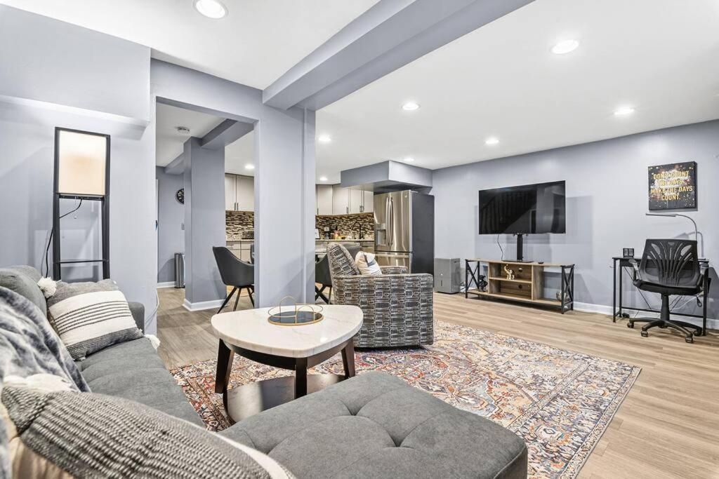 Luxe And Spacious 3bd 2ba W Free Parking *