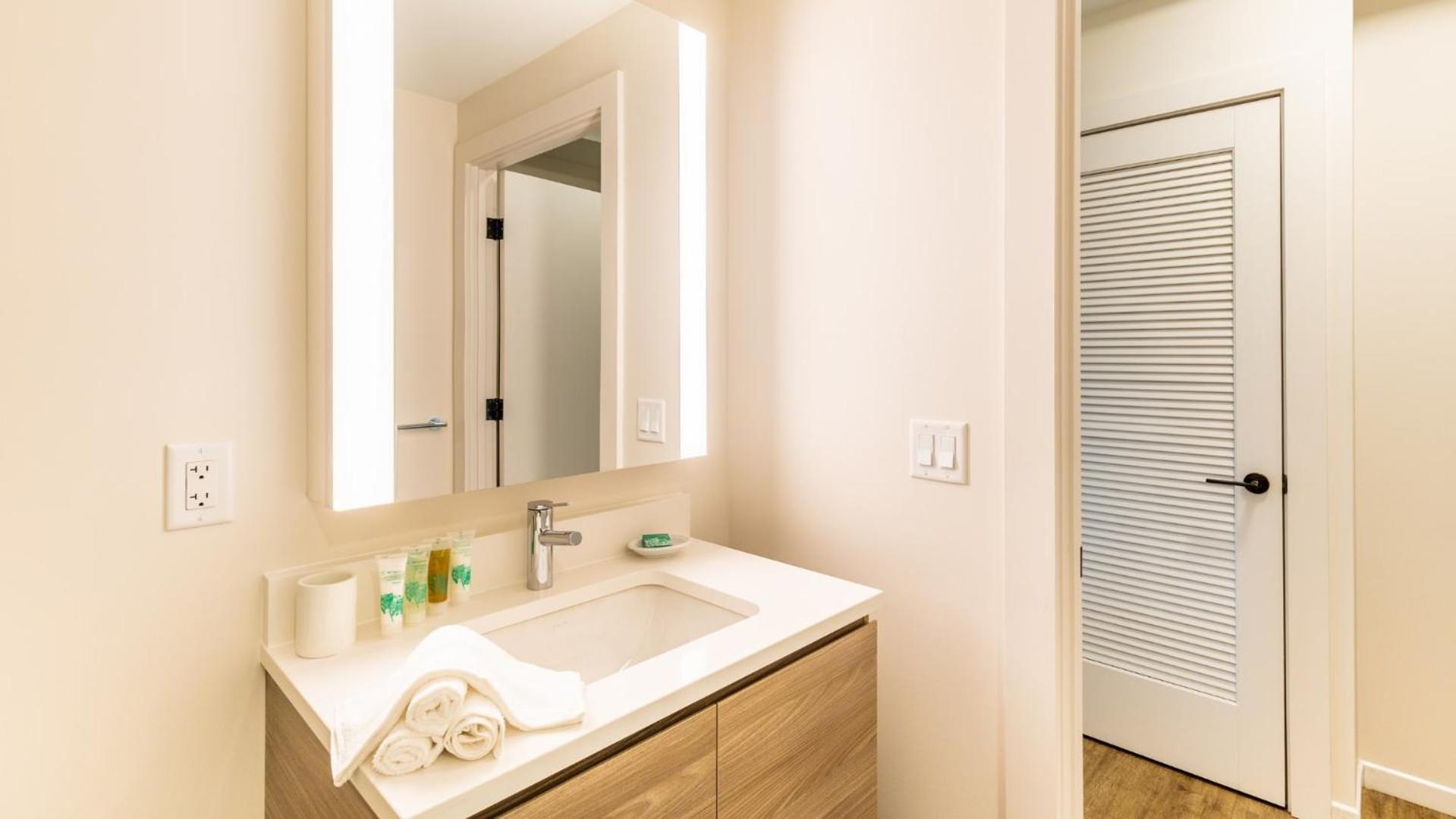 Modern With Views - Alx-1207