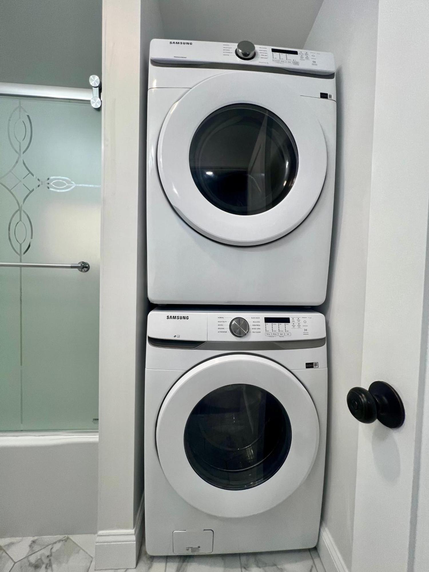 Modern 3-bedroom Condo, Fully Furnished & Renovated *