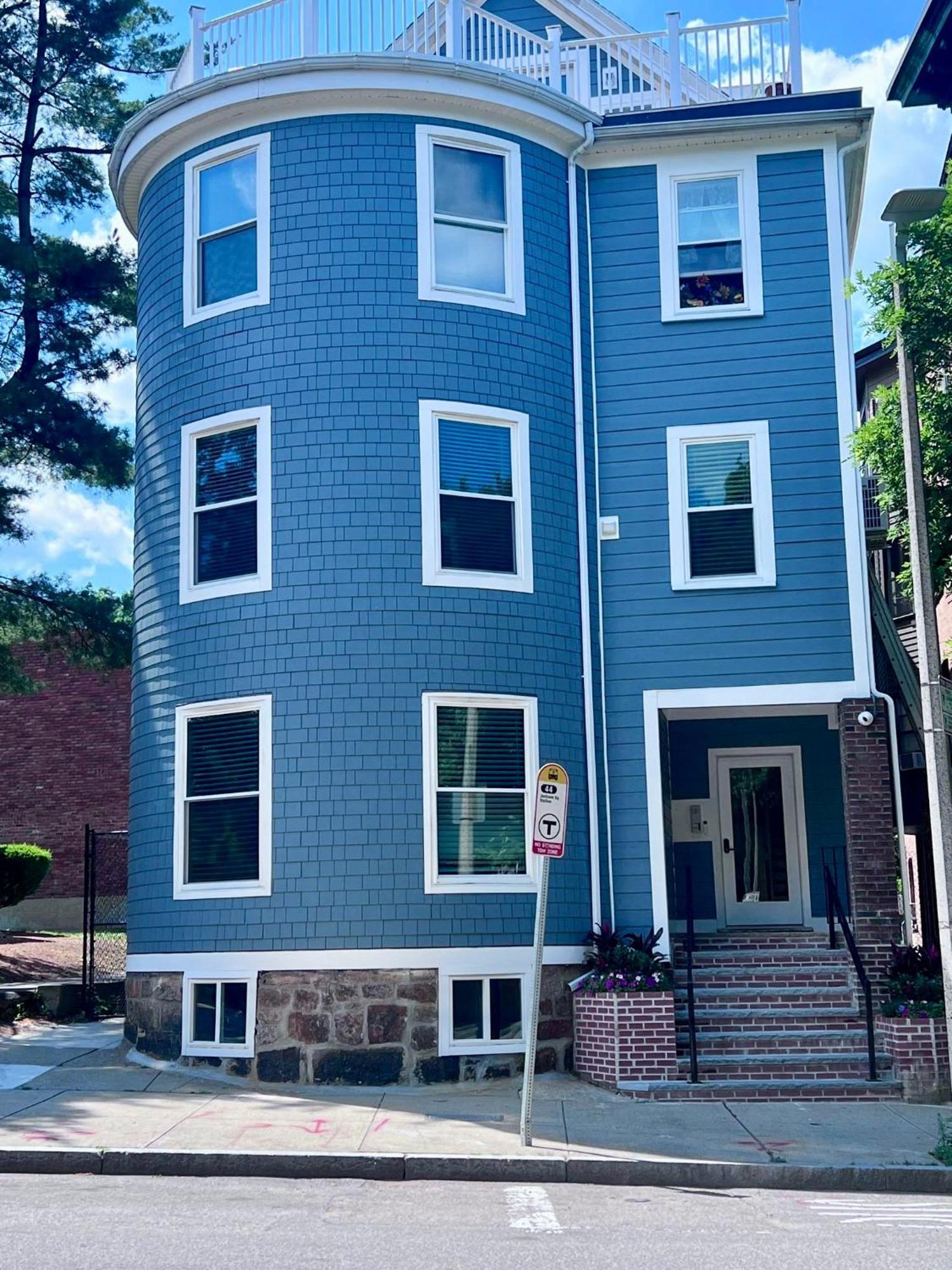 Aparthotel Modern 3-bedroom Condo, Fully Furnished & Renovated Boston