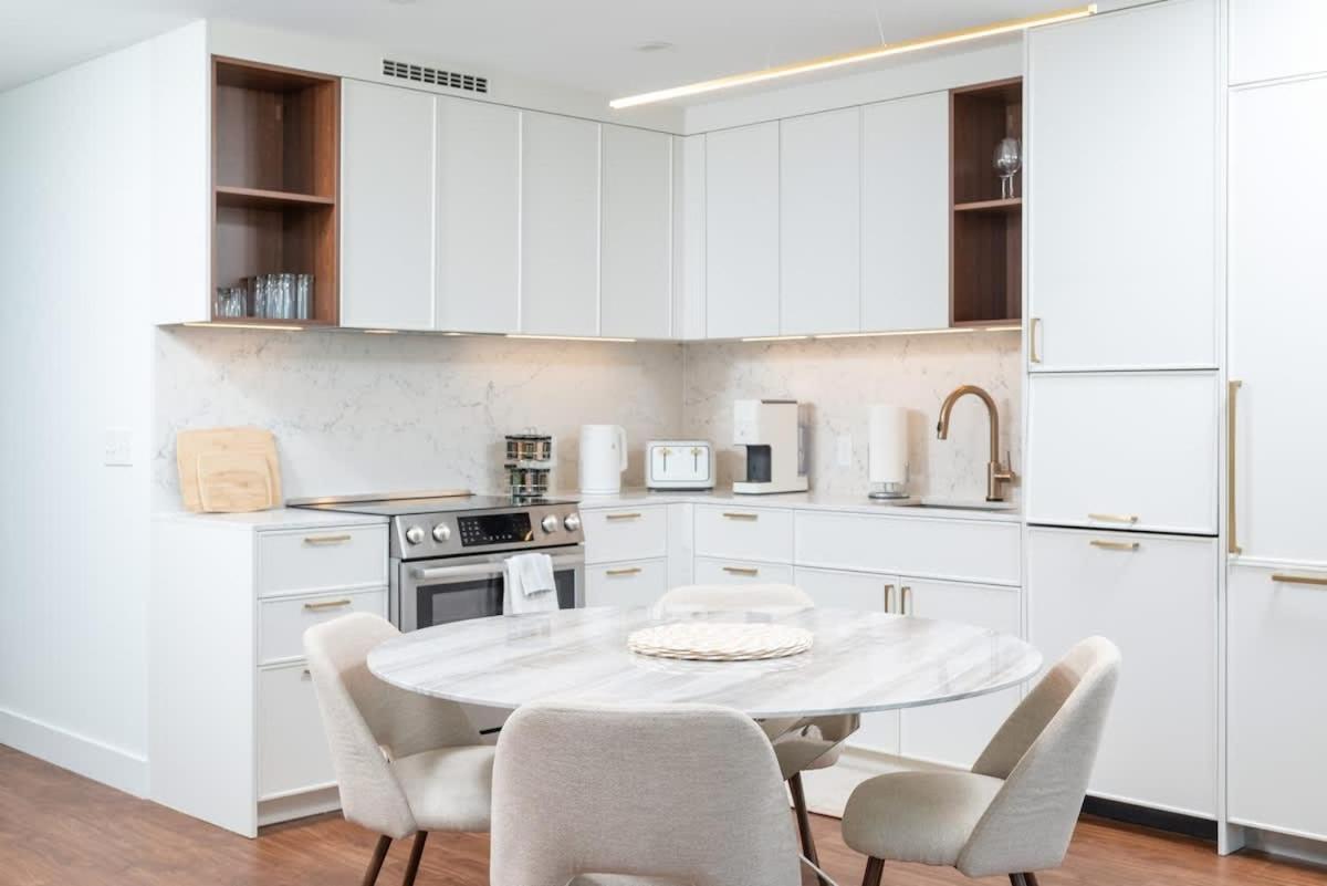 Back-bay 2br Penthouse W Roof And Gym