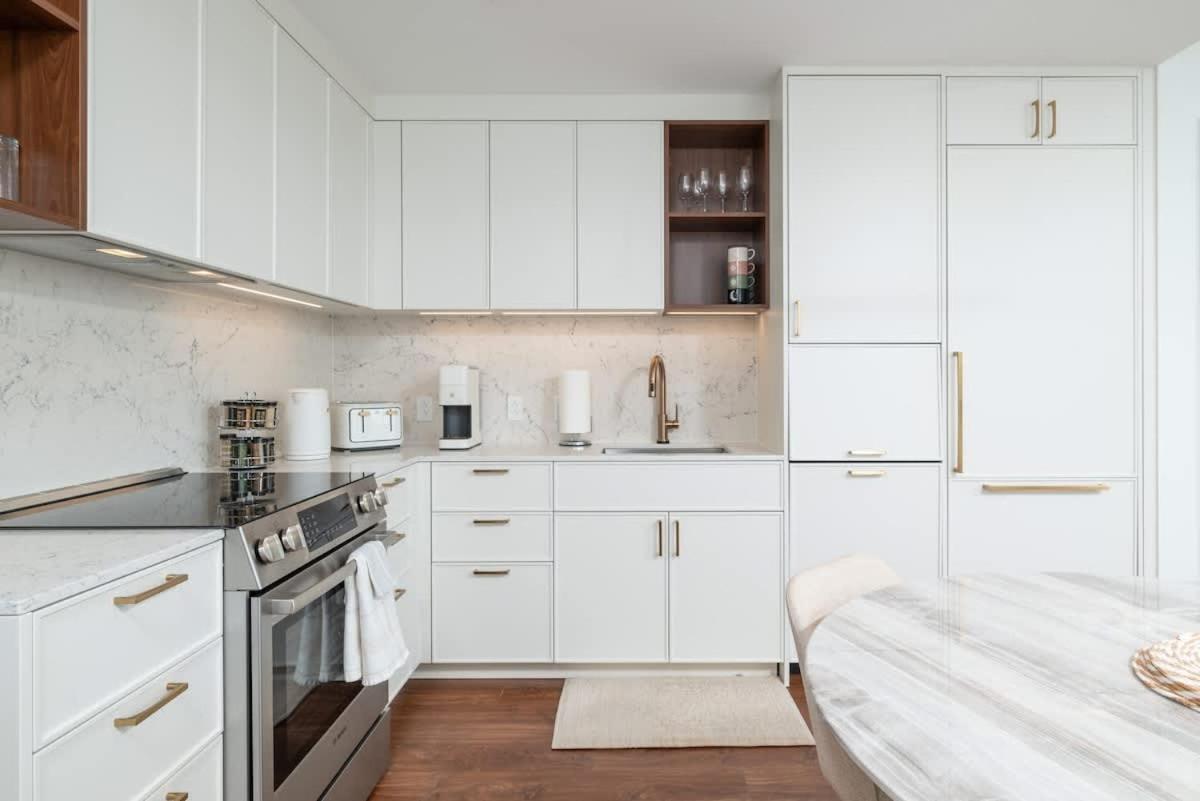 Apartment Back-bay 2br Penthouse W Roof And Gym *