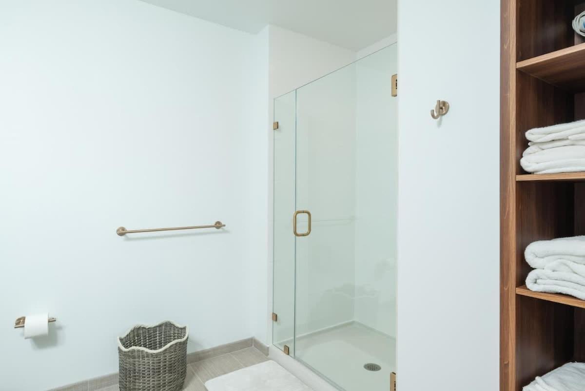 Apartment Back-bay 2br Penthouse W Roof And Gym