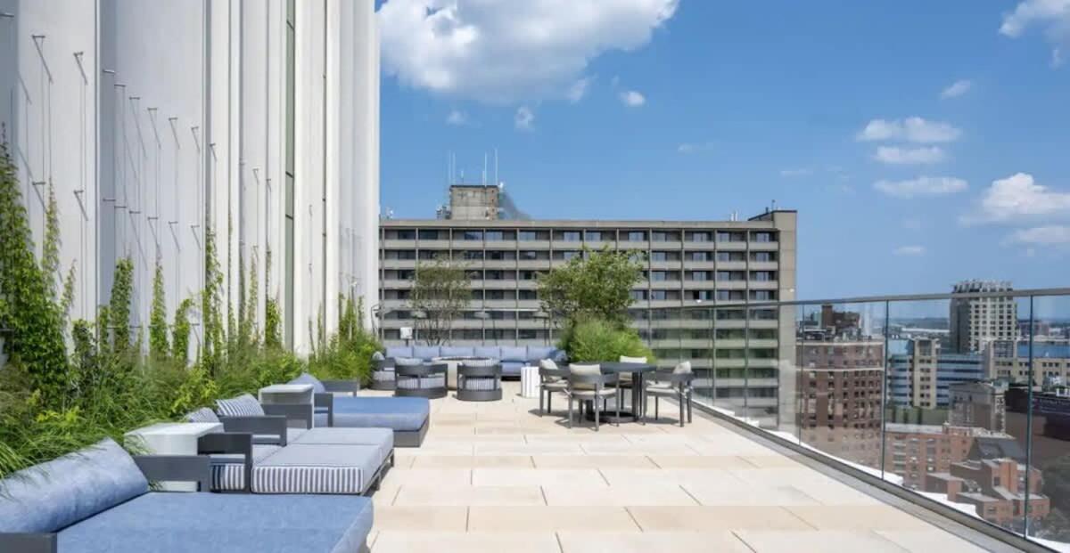 Back-bay Upscale Penthouse W Roof-top Apartment *