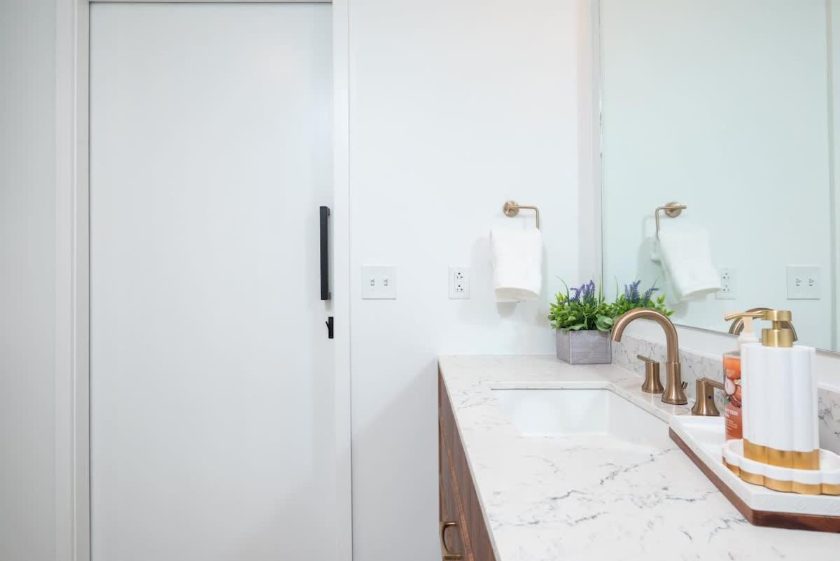 Back-bay Upscale Penthouse W Roof-top Apartment *